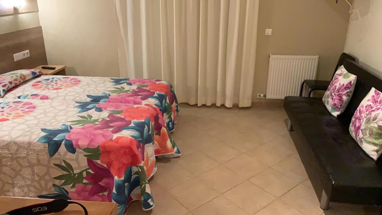 Raquel's - Habitacions I Turistics - Sant Pere Pescador